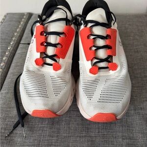 On Cloudstratus 3 size 10